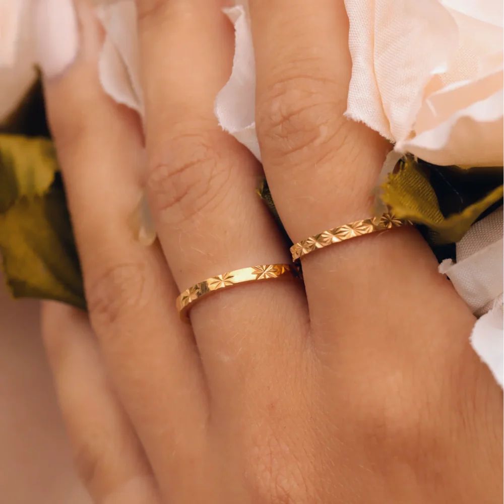 Anel Inox na Cor Ouro – Padrão Starburst T