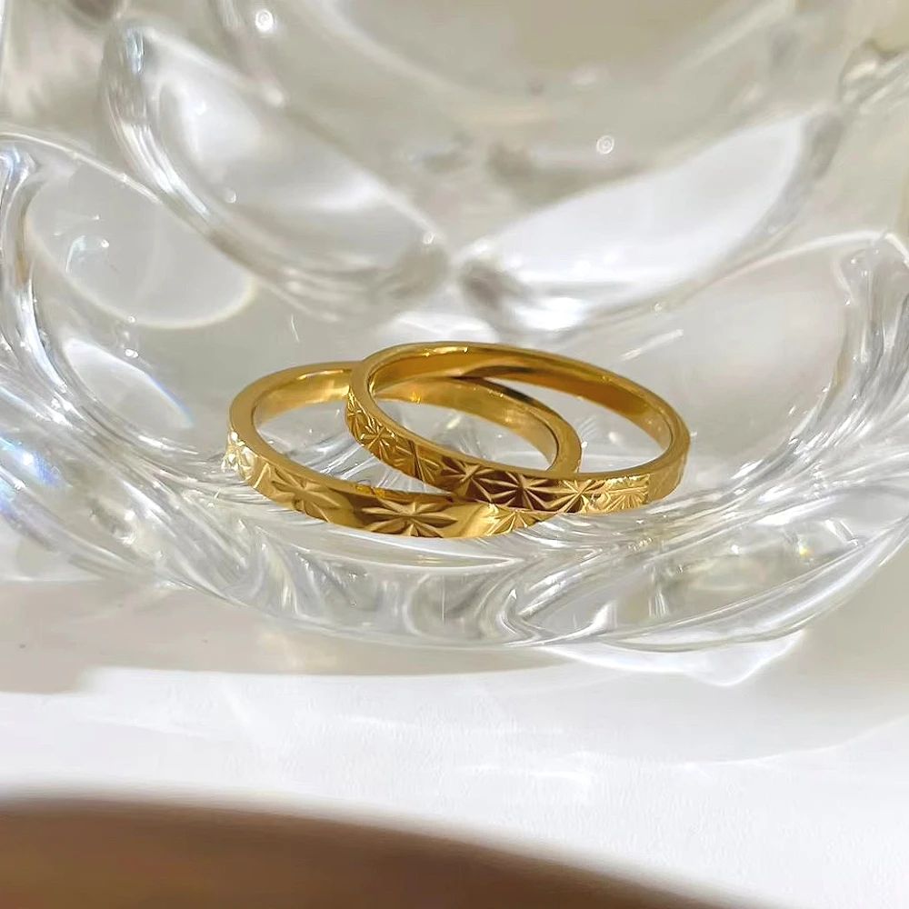 Anel Inox na Cor Ouro – Padrão Starburst T