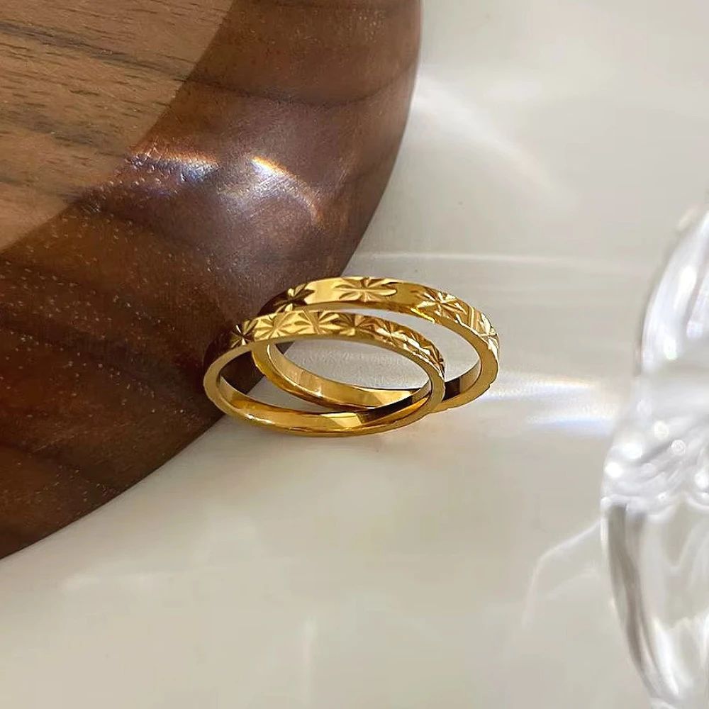 Anel Inox na Cor Ouro – Padrão Starburst T